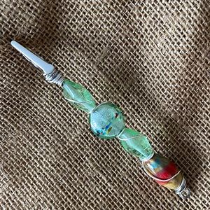 Lite green and ten multipurpose RoachClip. Protect your fingers and long nails.